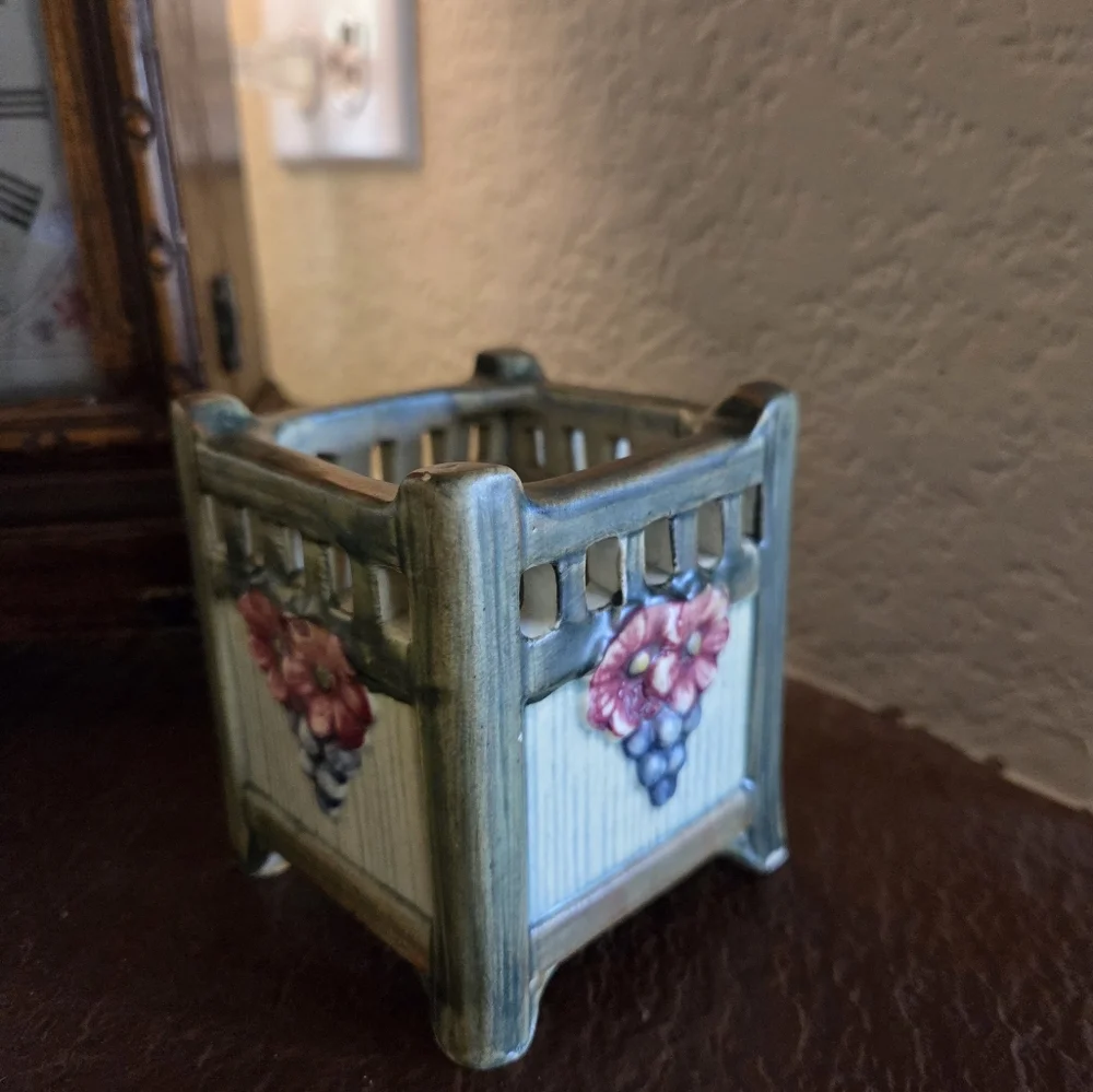 Vintage 1920 Weller Klyro Pottery Fence With Flowers Planter